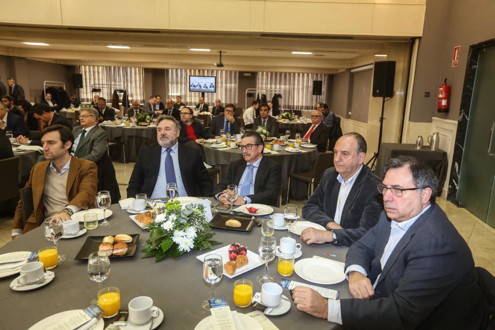 Toni Pérez saca pecho de sus logros ante la cúpula regional del PP y el sector hotelero