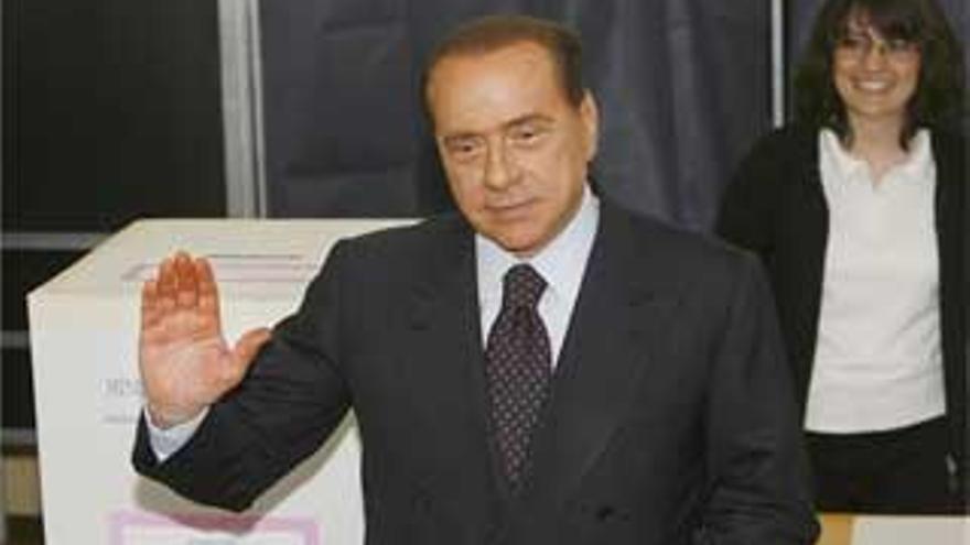 Berlusconi gana las elecciones y anuncia &quot;meses difíciles&quot;