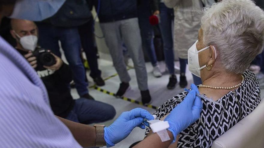 La cuarta dosis de la vacuna frente al covid: en otoño y para mayores de 80 años