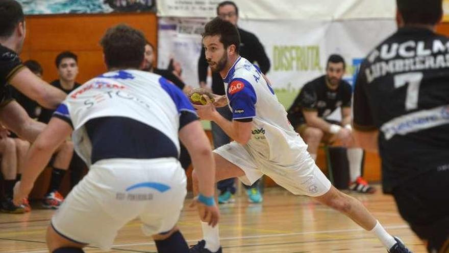 Andrés anotó ocho tantos en el partido ante Alarcos. // Gustavo Santos