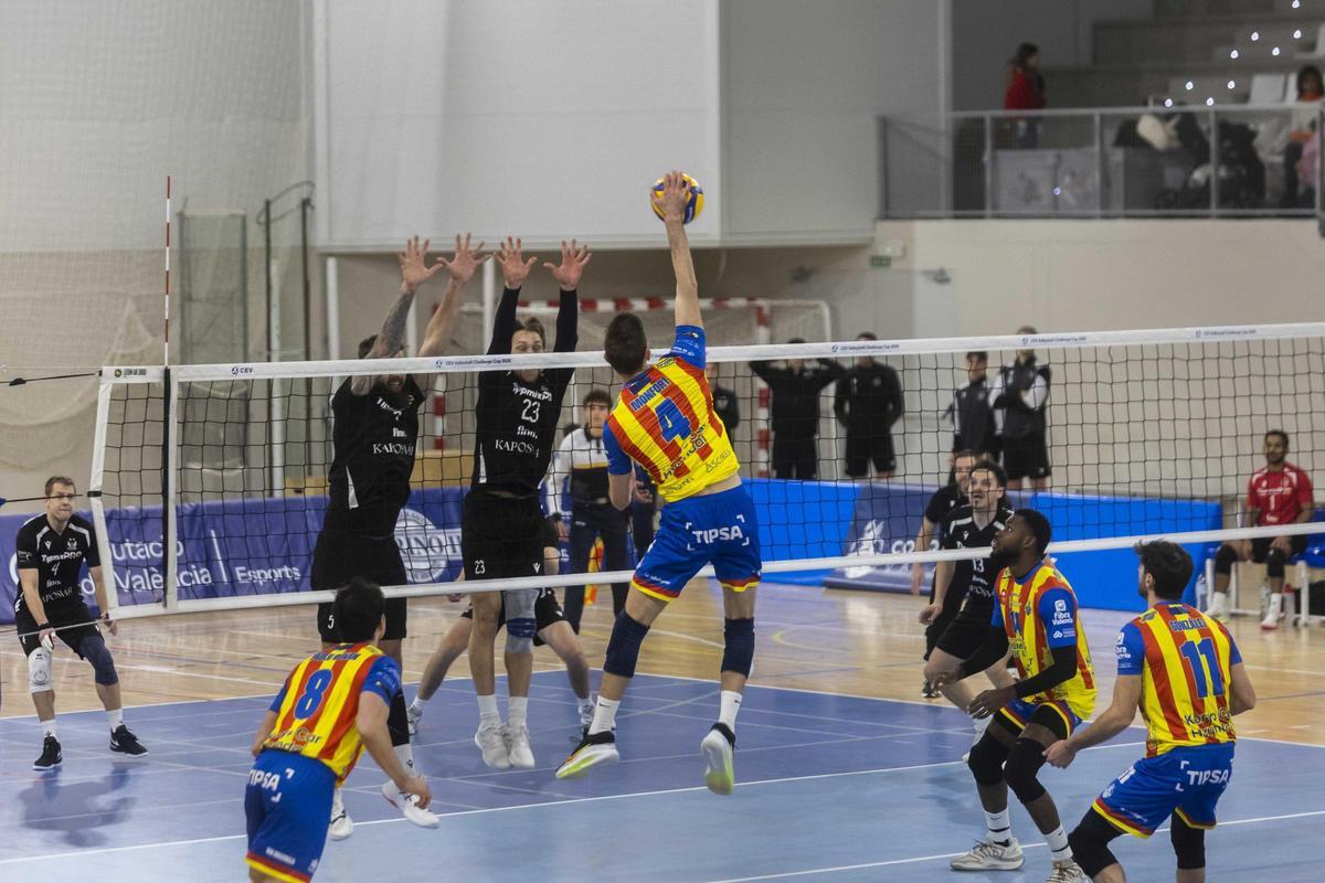 El Léleman Conqueridor hace historia y se mete en octavos de la CEV Challenge Cup El Léleman Conqueridor hace historia y se mete en octavos de la CEV Challenge Cup