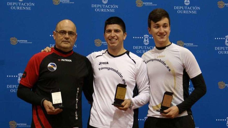 A la izquierda, Vicente Veira, y en el centro Miguel Alvariño en el último Campeonato de Galicia. la opinión