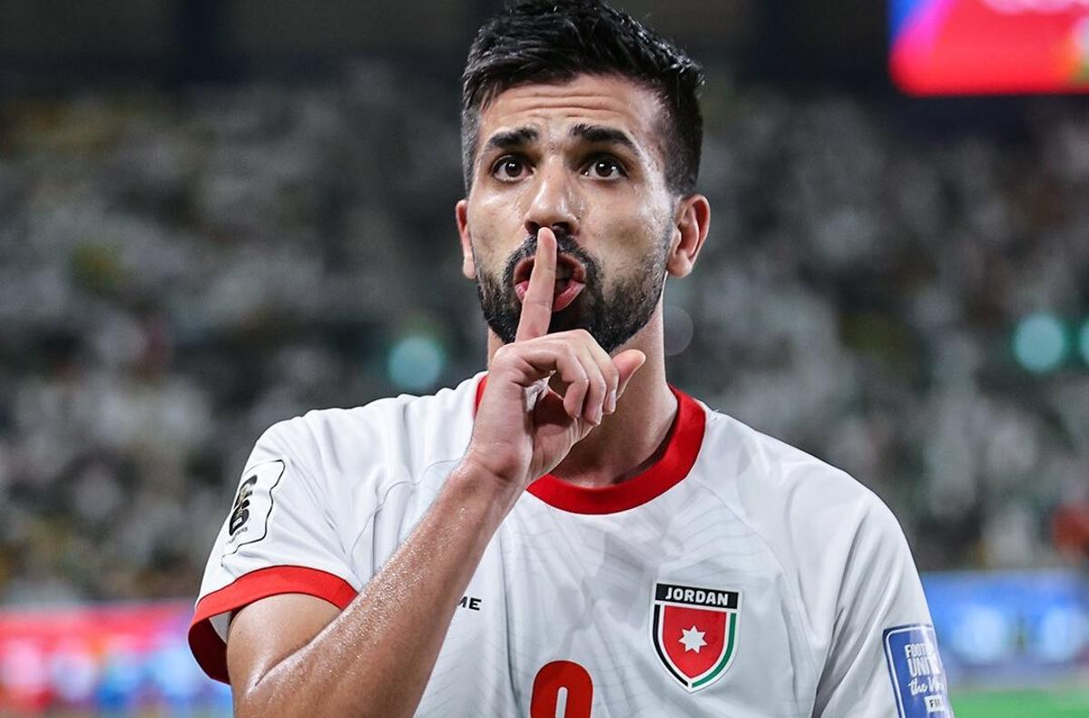 Noor Al-Rawabdeh, internacional con la selección de Jordania, celebra el gol de la victoria frente a Arabia Saudí.