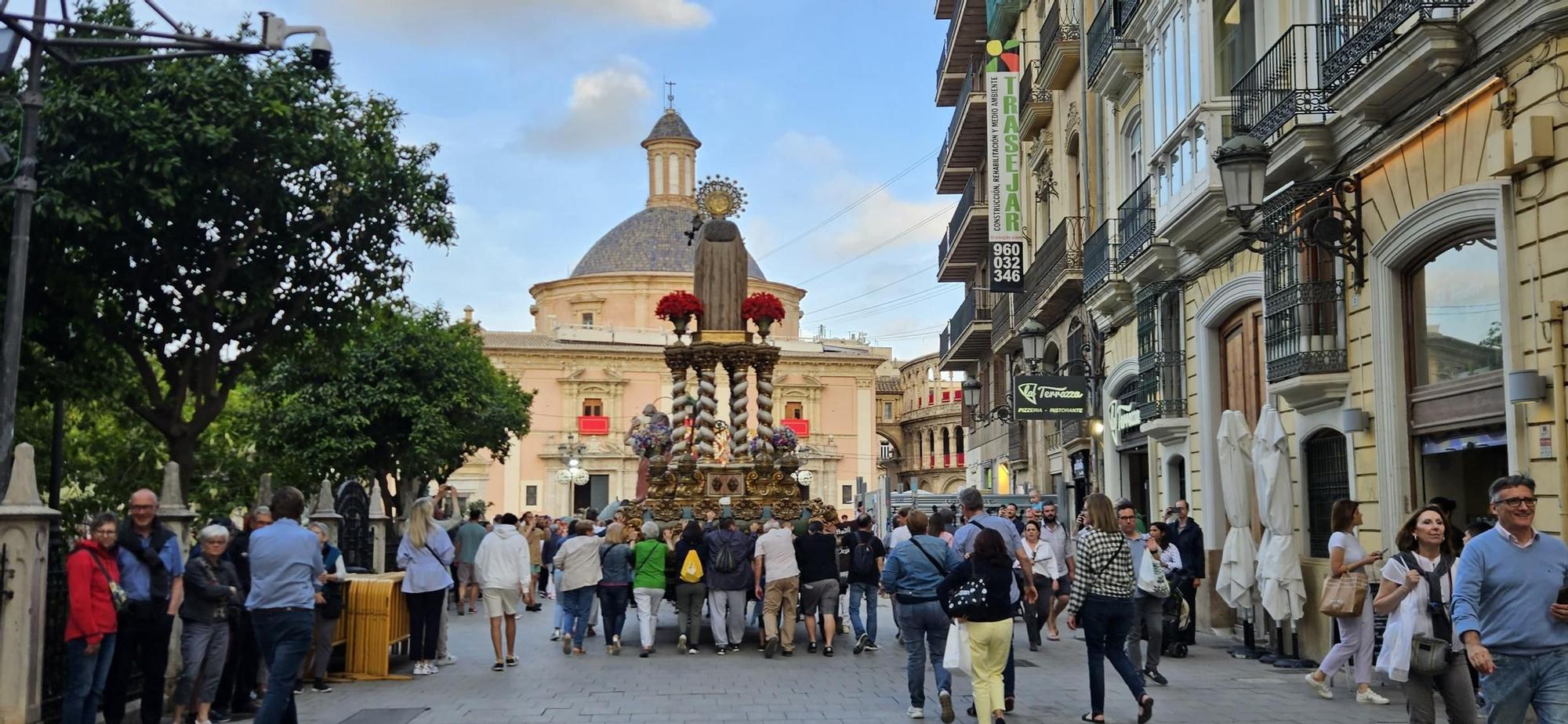 Así ha sido el traslado de las Rocas del Corpus a la Plaza de la Virgen