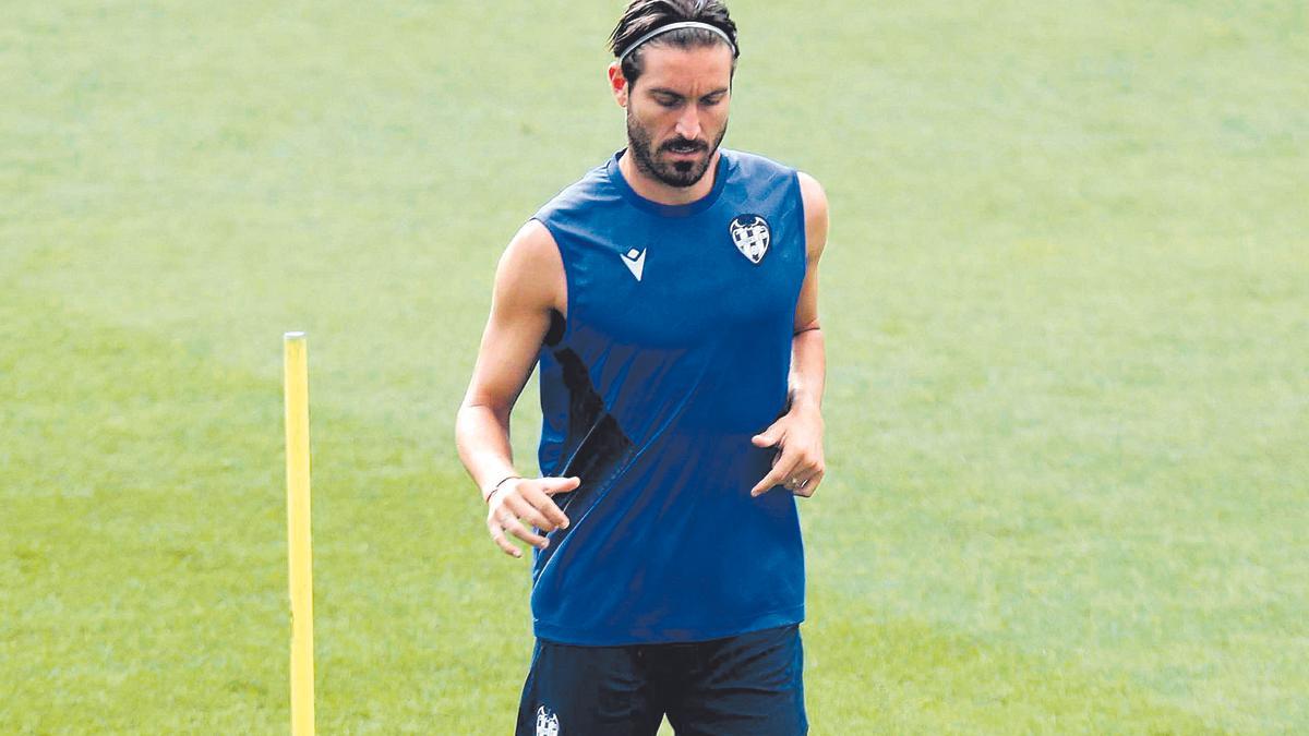 Campaña, con la camiseta del Levante