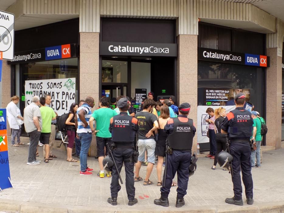 Protesta de la PAHC a l'oficina de Crist Rei del BBVA