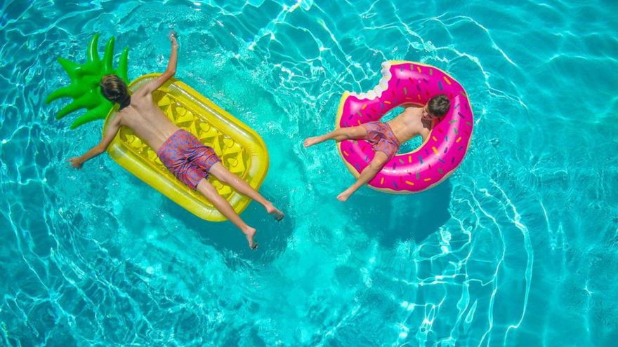 Niños disfrutando en una piscina. | | KINDEL MEDIA / PEXELS