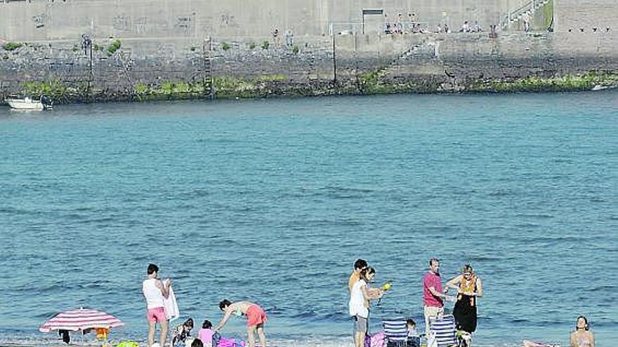 Las altas temperaturas llenan las playas