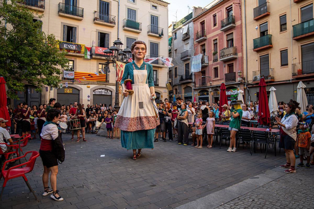 La 35a edició de la Festa Major Alternativa de Manresa arrenca amb l'estrena de la geganta Sibil·la
