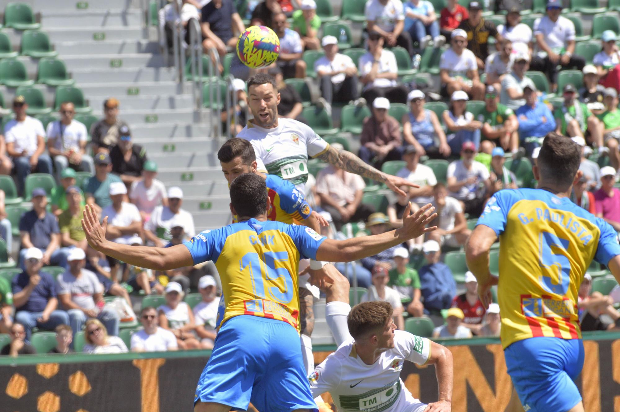 El Elche pone la alfombra al Valencia (0-2)