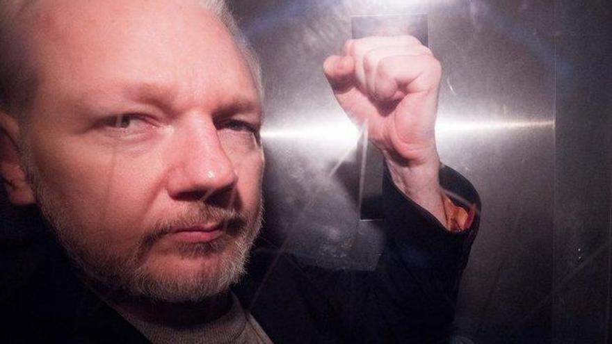 Caso Assange: Denuncian una red de espionaje en la Embajada de Ecuador