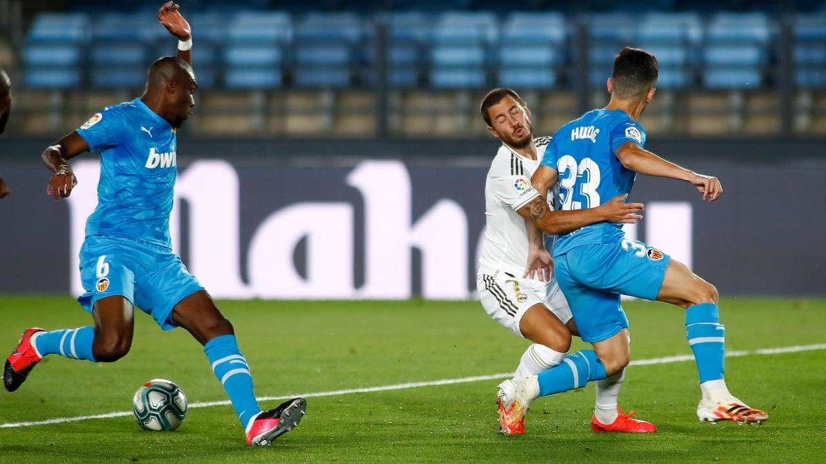 Hazard, durante un partido ante el Valencia en Valdebebas.