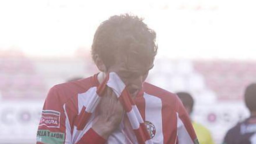 Manu Barreiro, al término del partido de ayer ante el Compostela.