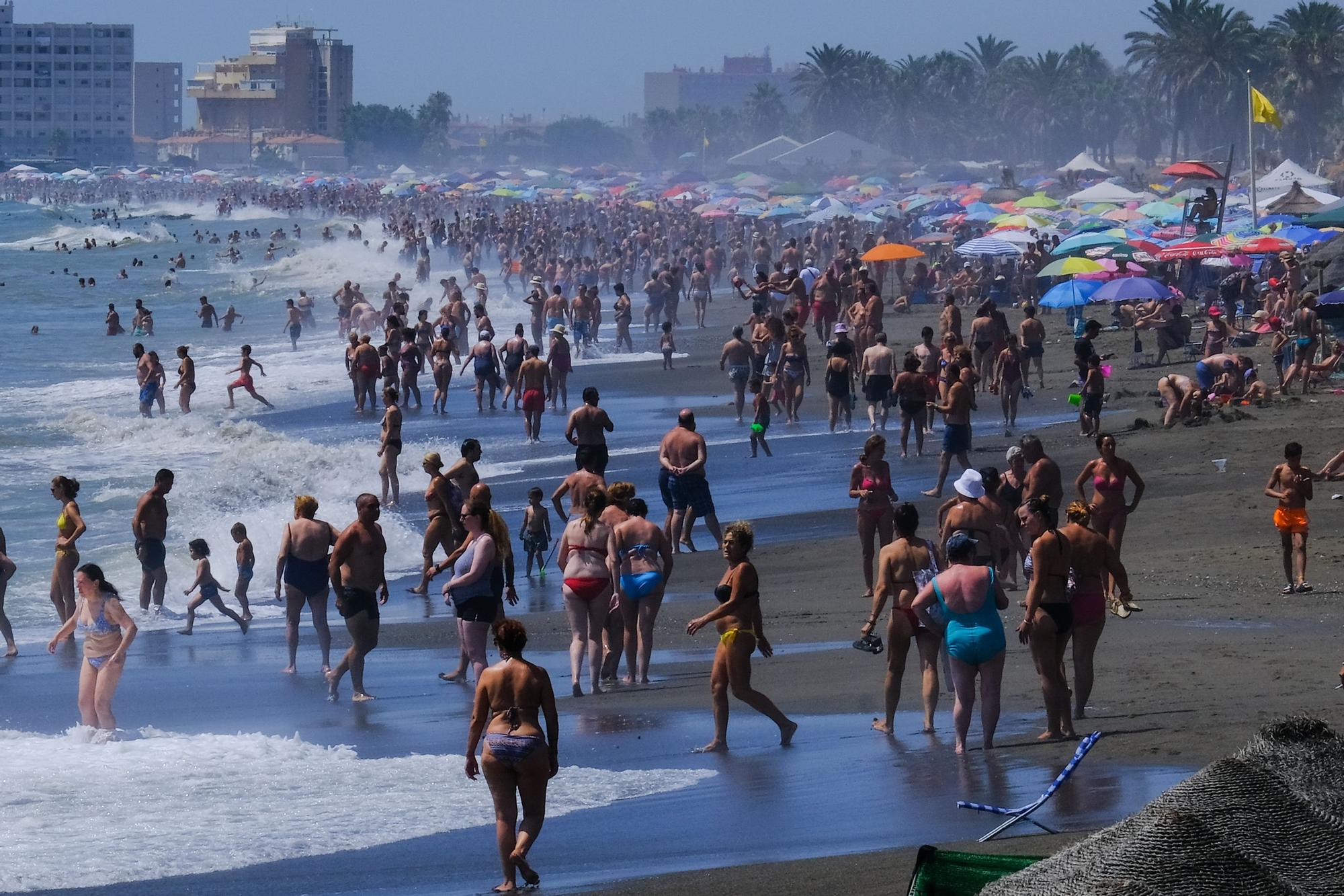 Las playas de Málaga llenas en el fin de semana de inicio de las vacaciones de agosto