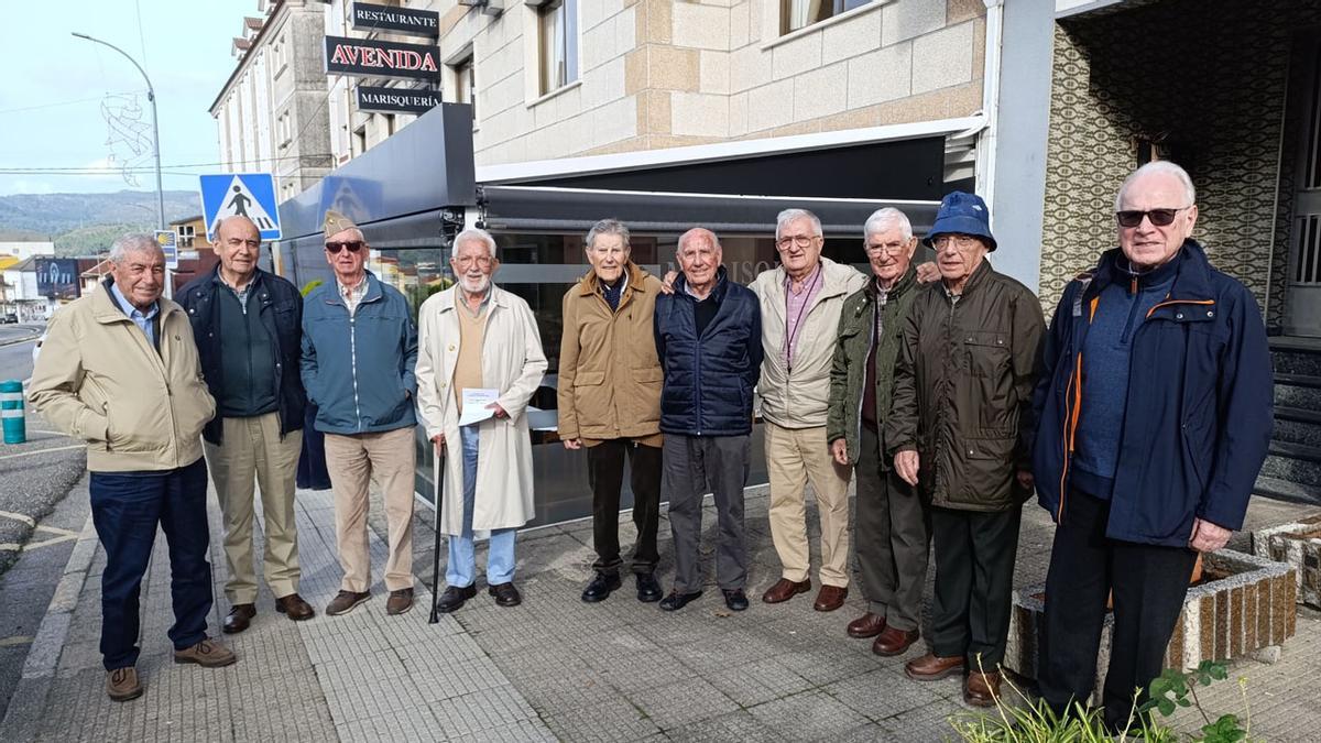 Reunión en Vigo de alféreces de la promoción de 1960/61