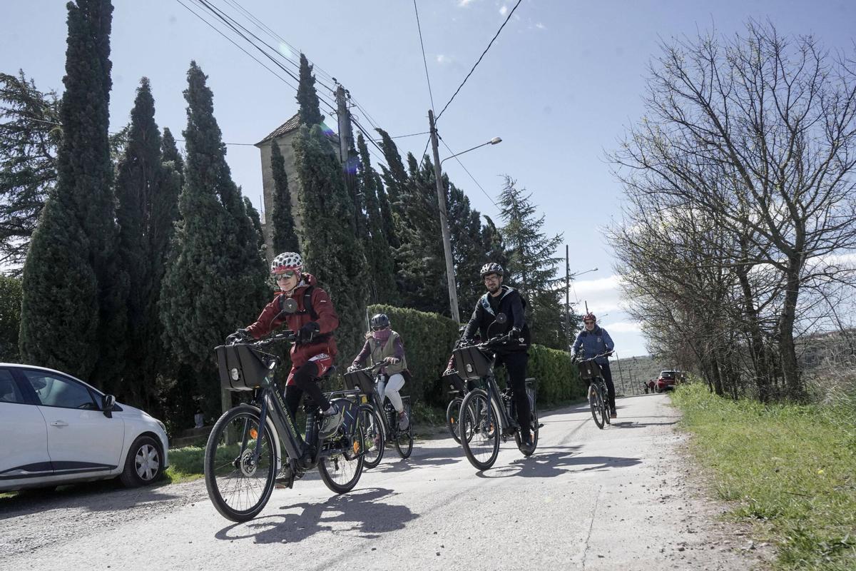 S’estrena a Manresa la ruta ignasiana amb bicicleta elèctrica