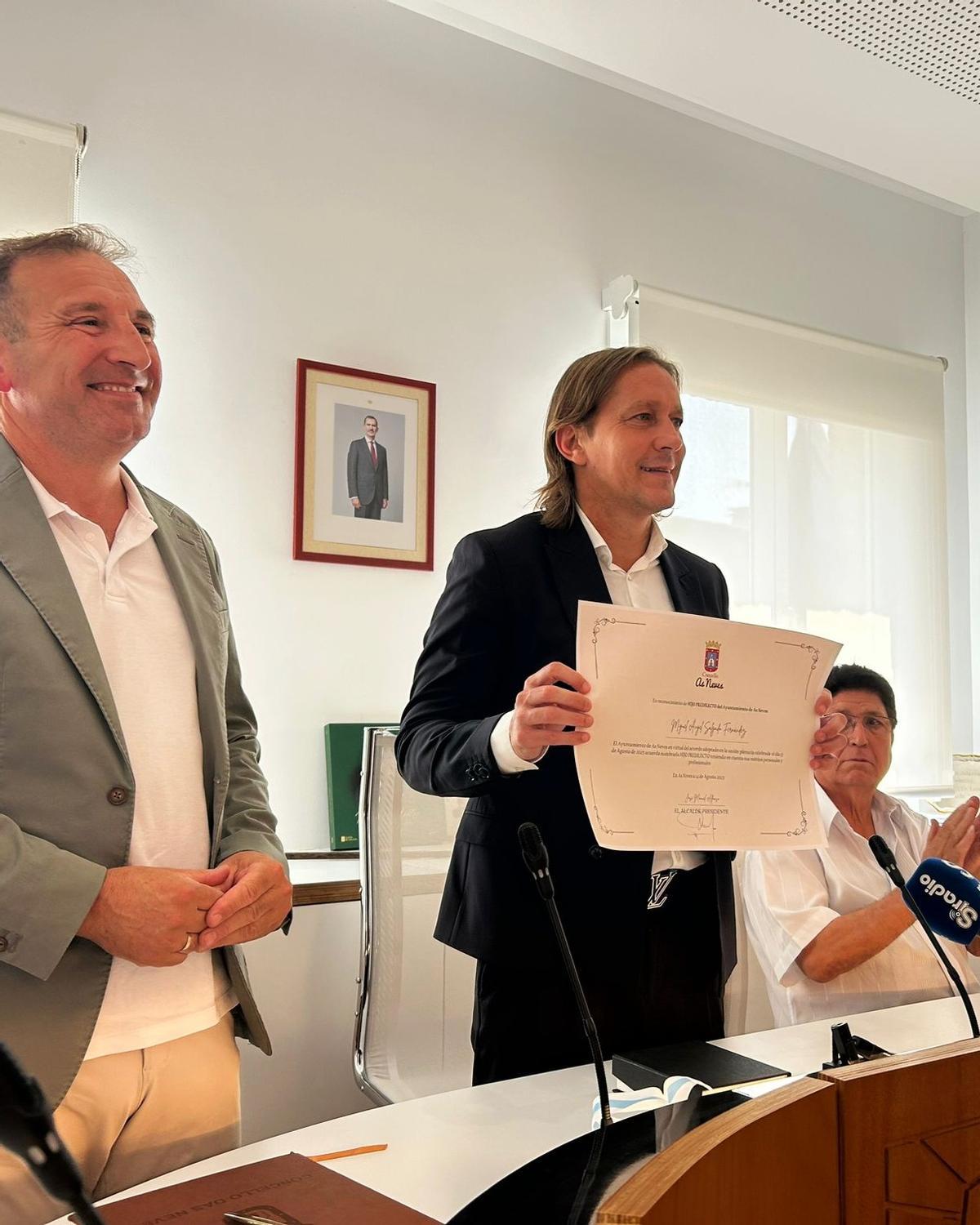 Míchel Salgado acude con toda su familia al reconocimiento de As Neves como 'Hijo predilecto'