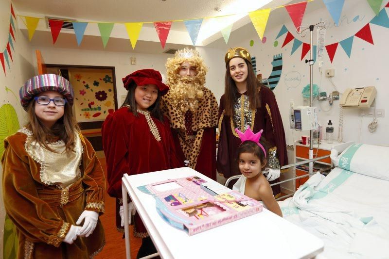 Los Reyes Magos visitan a los niños del Servet