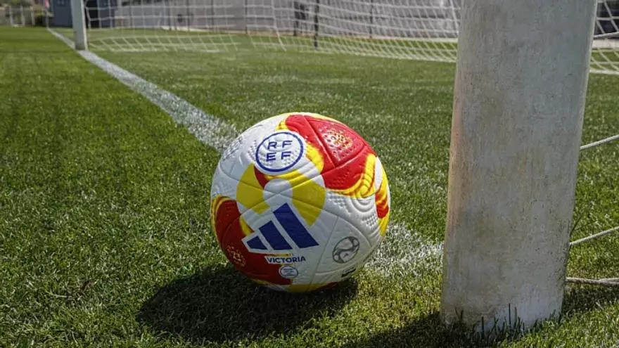 La RFEF estrenará balón en la final de Copa: 'Victoria'