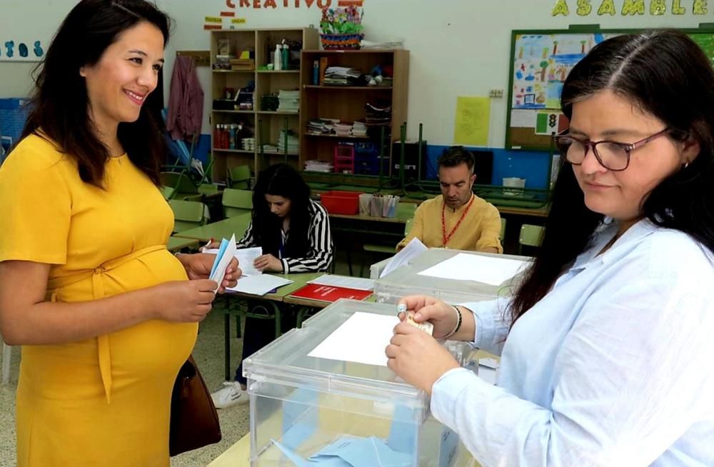 Vilagarcía, A Illa, Ribadumia, O Grove... Los votantes de la comarca eligen a sus representantes municipales y europeos.