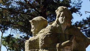 Monumento a Codax, Meendinho y Johan de Cangas en San Simón.