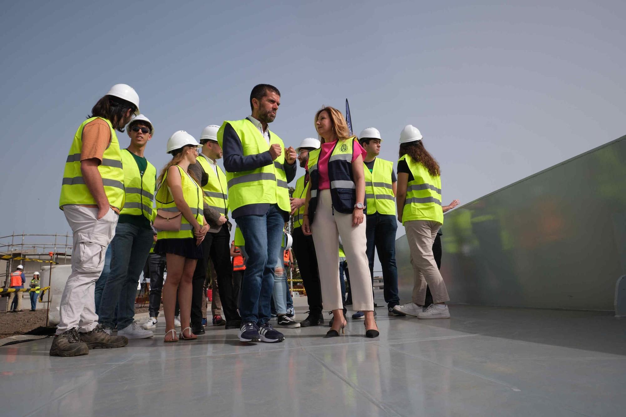 Visita a las obras de colocación de la super pasarela de La Laguna