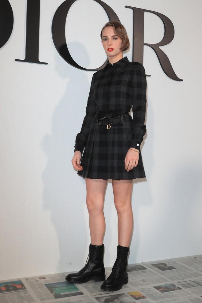 Maya Hawke en el desfile de Dior en la Semana de la Moda de París