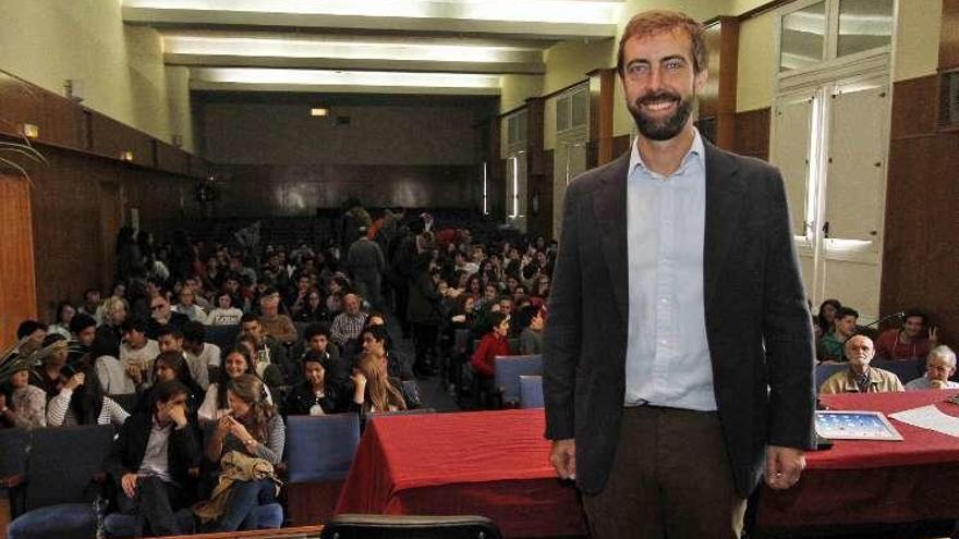 El vigués Jacobo Elosua, ayer, en el colegio Jesuitas. // J. Santomé