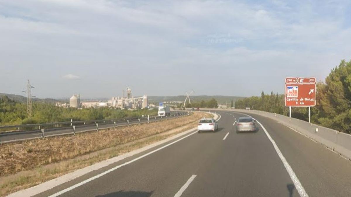 El joven fue encontrado muerto en la cuneta de la autovía A 3, a su paso por Buñol.