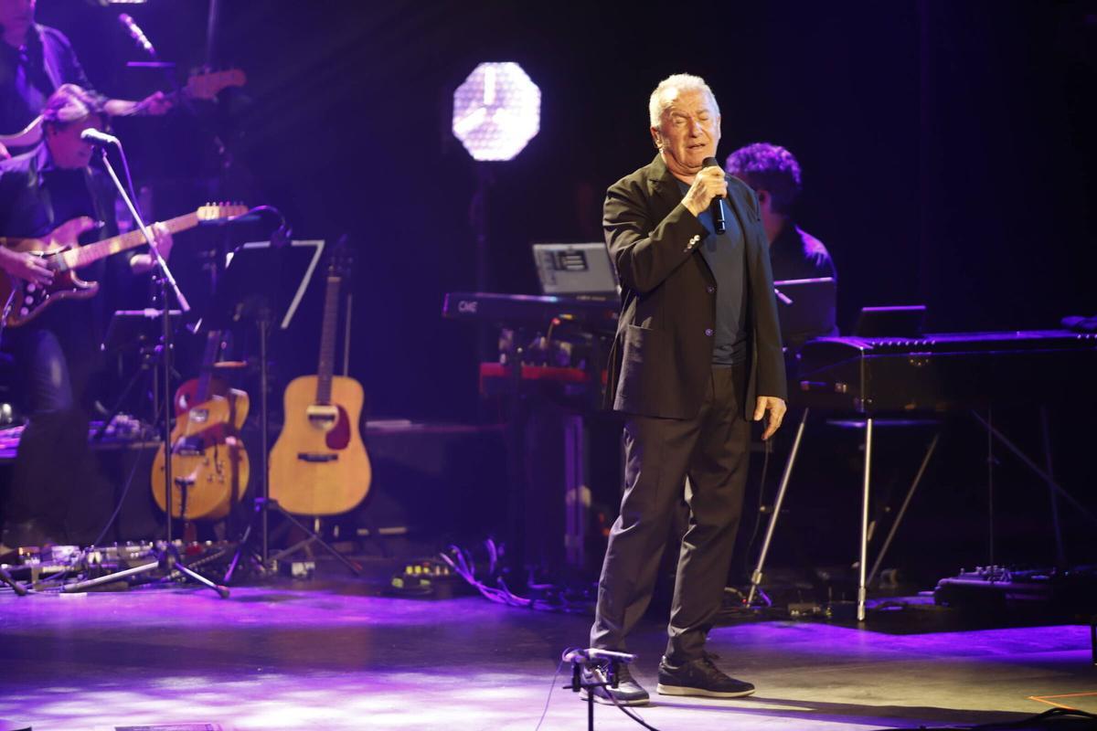 Víctor Manuel llena el Gran Teatro Víctor Manuel llena el Gran Teatro