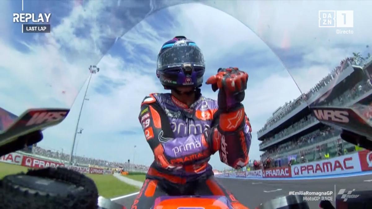 Jorge Martín y su corte de mangas en el GP de Emilia Romagna