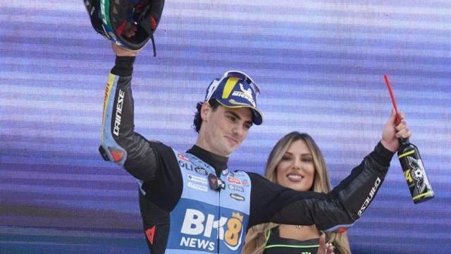 Fermín Aldeguer, en el podio del Gran Premio de Cataluña. | DANI BARBEITO/SPORT