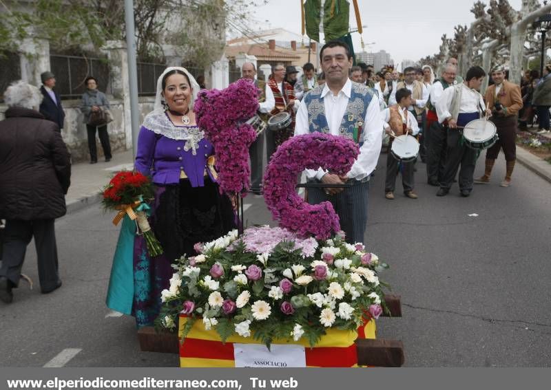 Galería de fotos --  La Ofrenda de Flores pudo con el frío y el viento