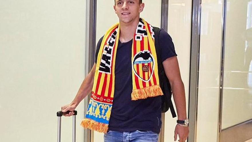 Maksimovic, a su llegada al aeropuerto de Manises.