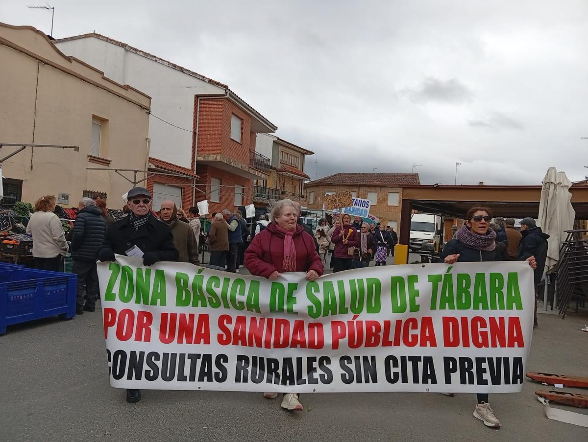 Concentración de la planataforma de Tábara por una sanidad pública digna en este sábado de reflexión.