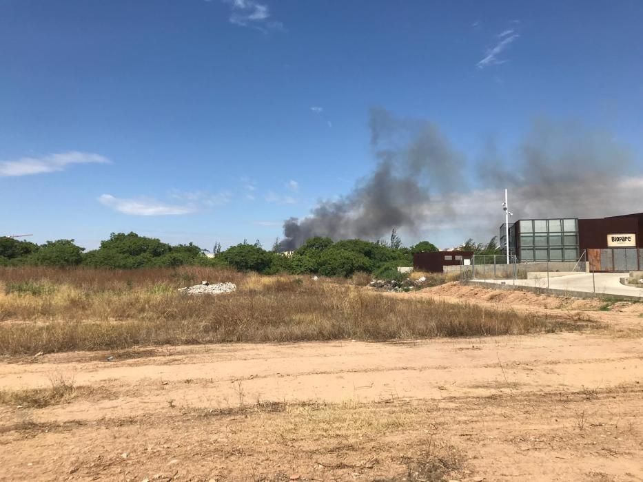 Un incendio en Aldaia es visible a varios kilómetros