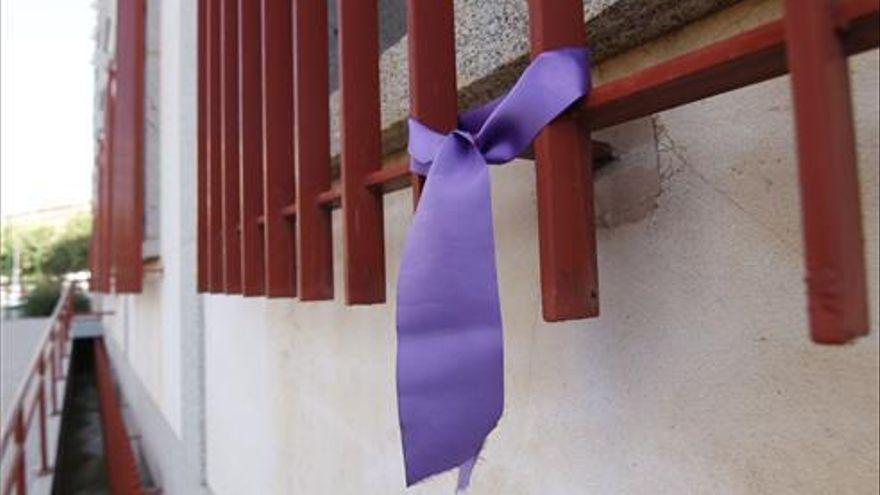 El lazo violeta representa la lucha contra la violencia machista.
