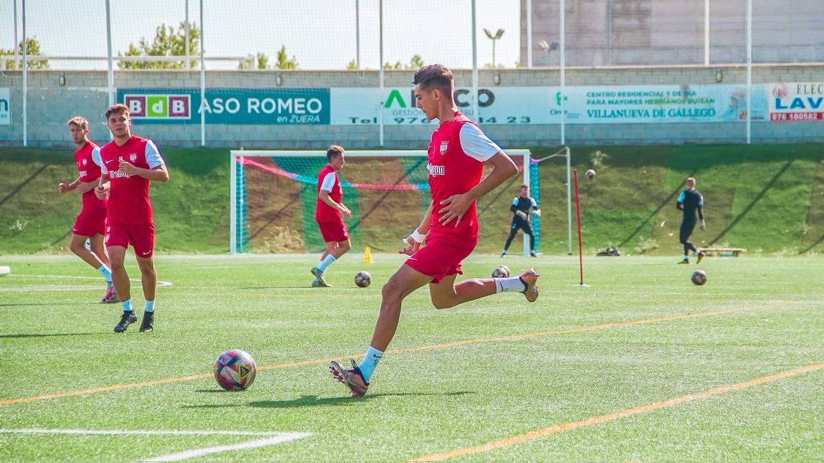 Jugadores del Utebo, durante una sesión de entrenamiento.