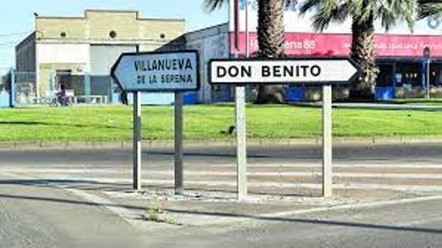 Paneles indicativos de Don Benito y Villanueva de la Serena.