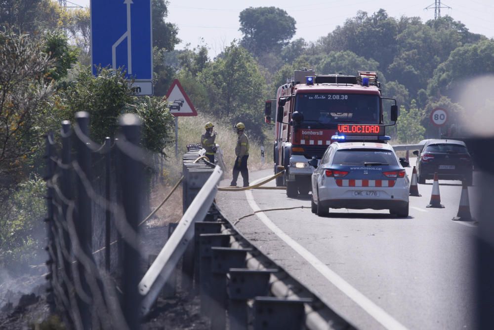 incendi forestal a Llagostera i tall de la carretera