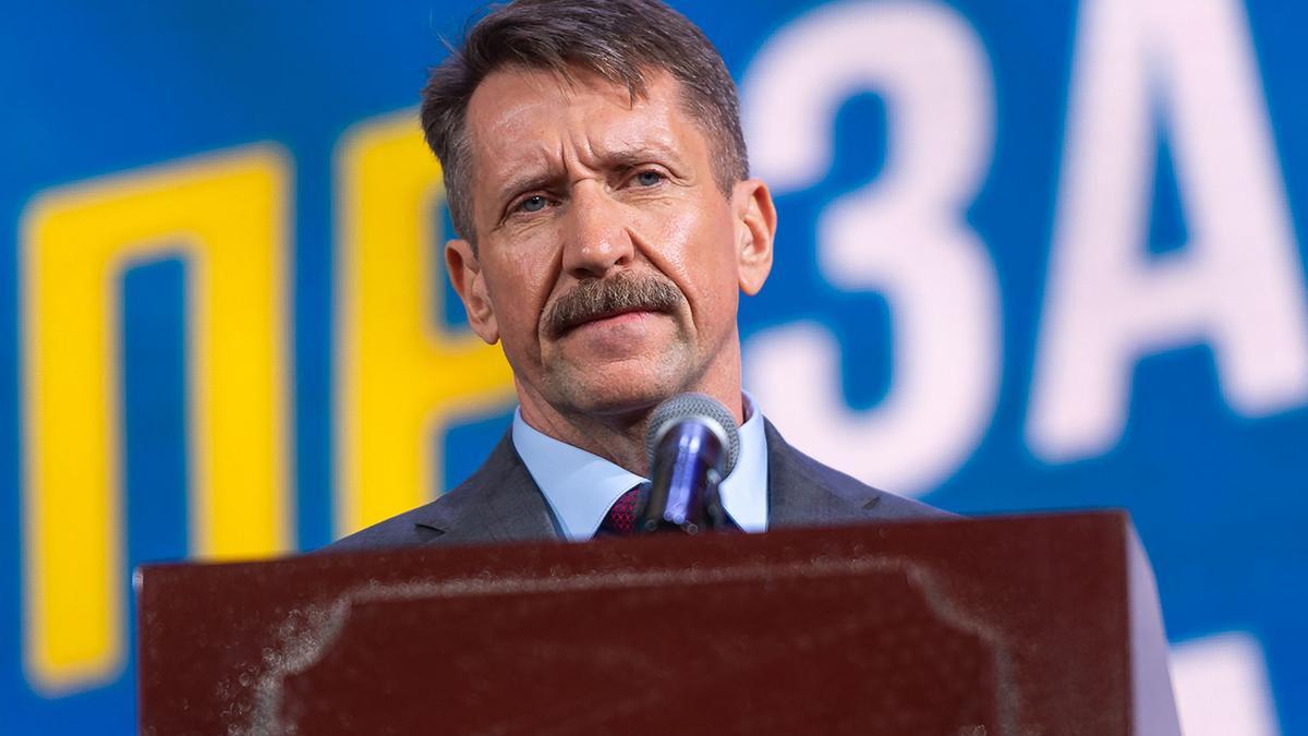 El traficante de armas ruso Viktor Bout, durante el discurso que ofreció este lunes tras recibir el carnet del Partido Liberal-Democrático.