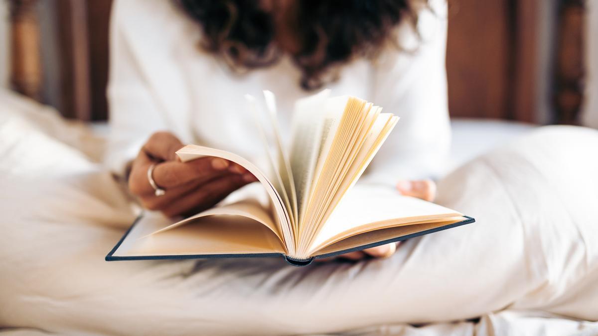 Estos son los libros superventas de Elísabet Benavent, la escritora española del momento, que vas a querer tener en tu mesilla de noche