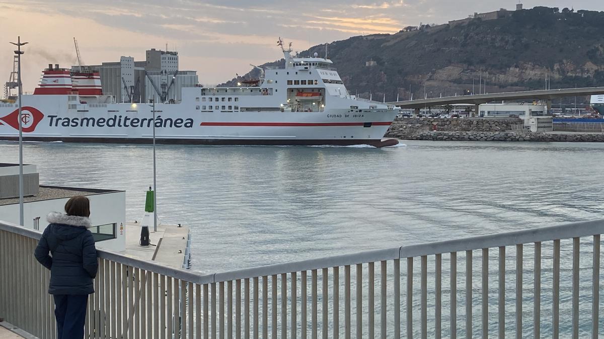 El trànsit de contenidors va créixer el 18% al port de Barcelona el gener i el febrer