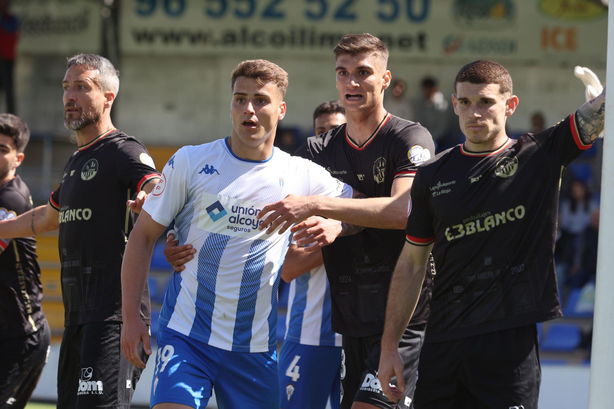 El Alcoyano se aleja del peligro (2-0)