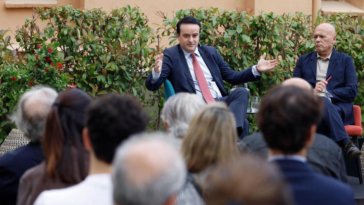 Iván Redondo y Joan-Carles Martí, durante la presentación de 'El Manual'.