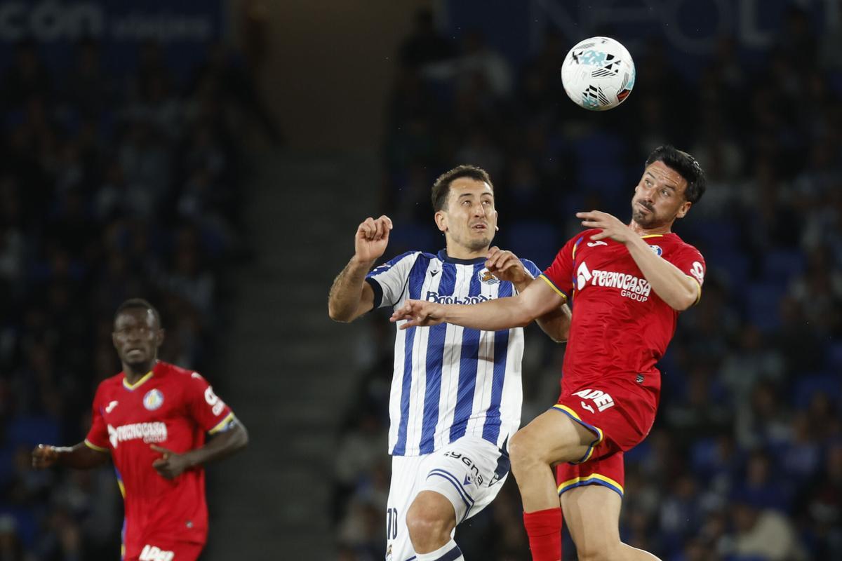 Juan Iglesias y Mikel Oyarzabal, en el Getafe - Real Sociedad