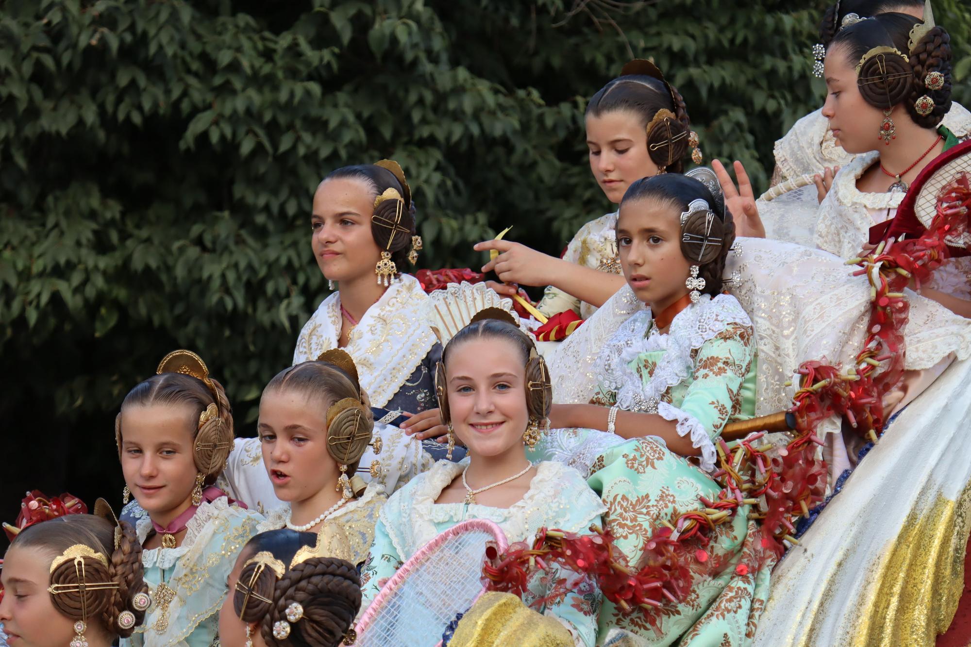 Las candidatas a Fallera Mayor e Infantil de València 2024 cierran la Fira en la Batalla de Flores