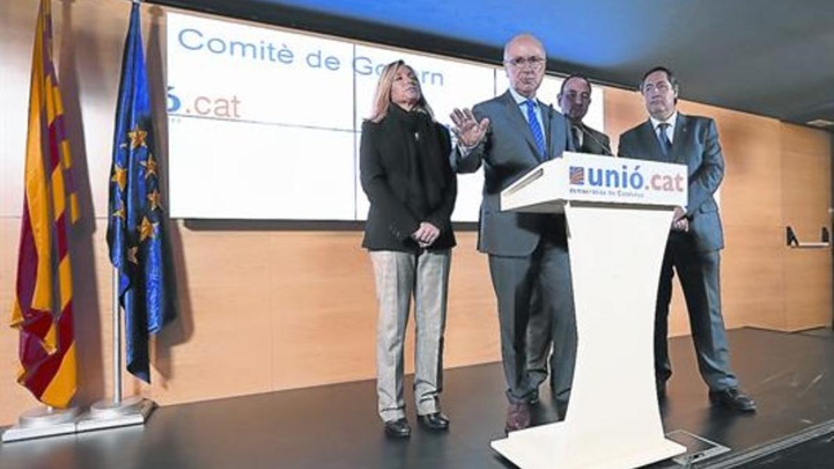 Josep Antoni Duran Lleida, con los 'consellers' Joana Ortega, Ramon Espadaler y Josep Maria Pelegrí. tras una reunión de la ejecutiva de Unió.