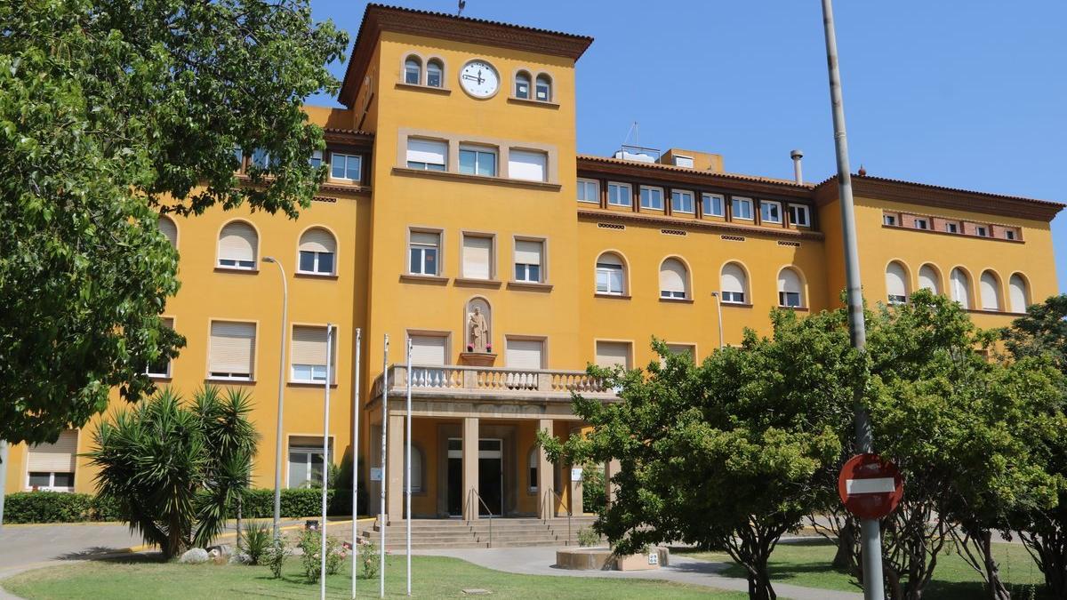 Imagen del edificio histórico del Hospital de Viladecans en julio de 2018