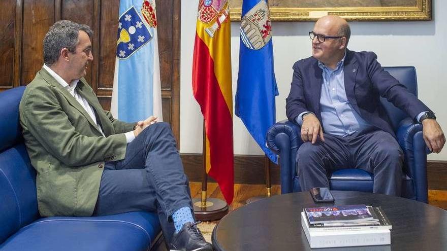 Guillén y Baltar, ayer, durante la reunión que mantuvieron en la Diputación de Ourense. // FdV
